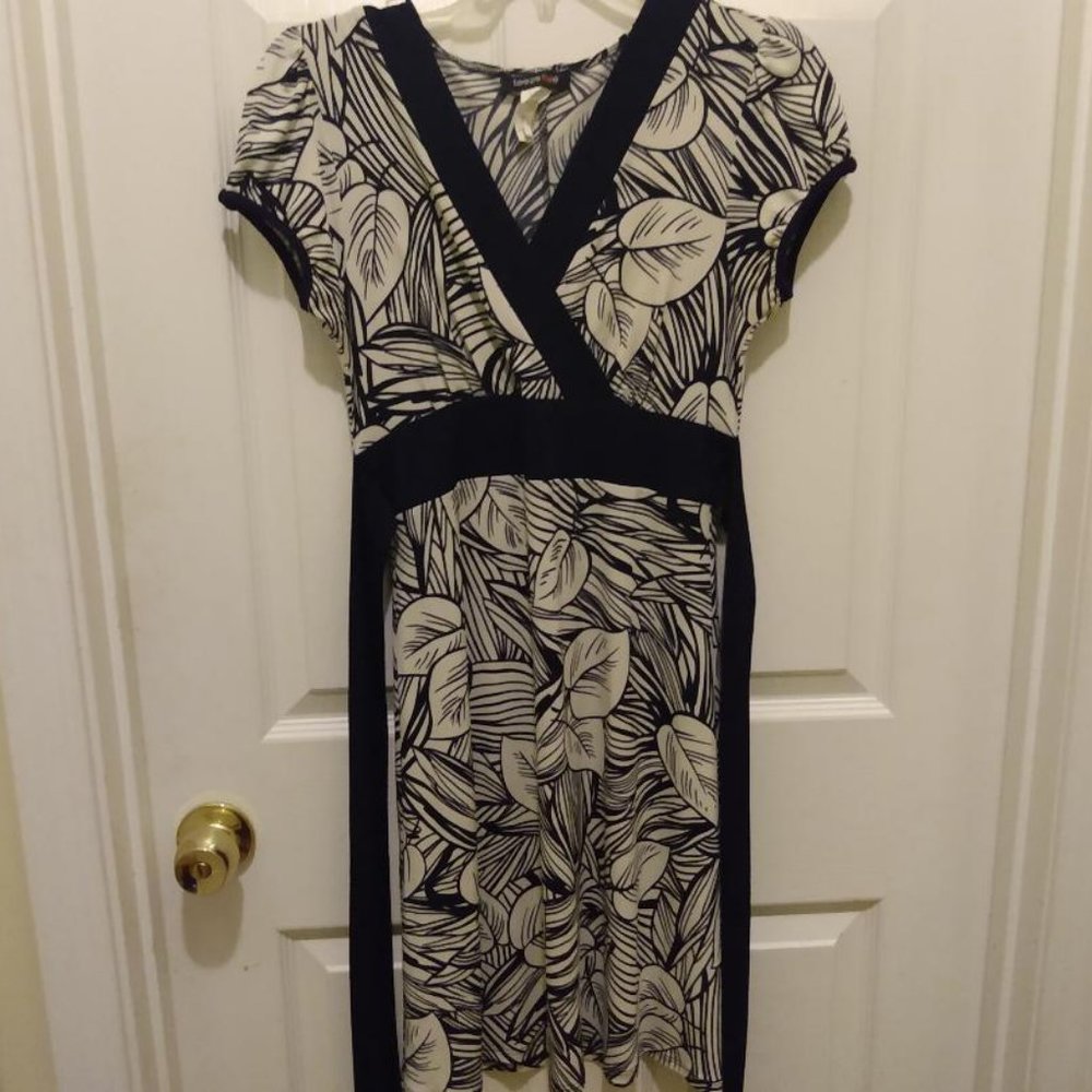 Pretty size small white and navy blue dress